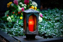 Felinarele la locul de veci