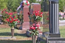 Cum alegem firma potrivita de monumente funerare?