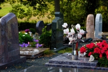 Lucrari Funerare Bacau Intretinere Morminte - Amenajari Locuri de Veci - Bacau